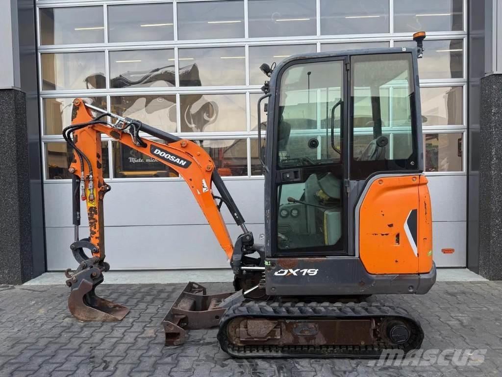 Doosan DX19 소형 굴삭기 7톤 미만