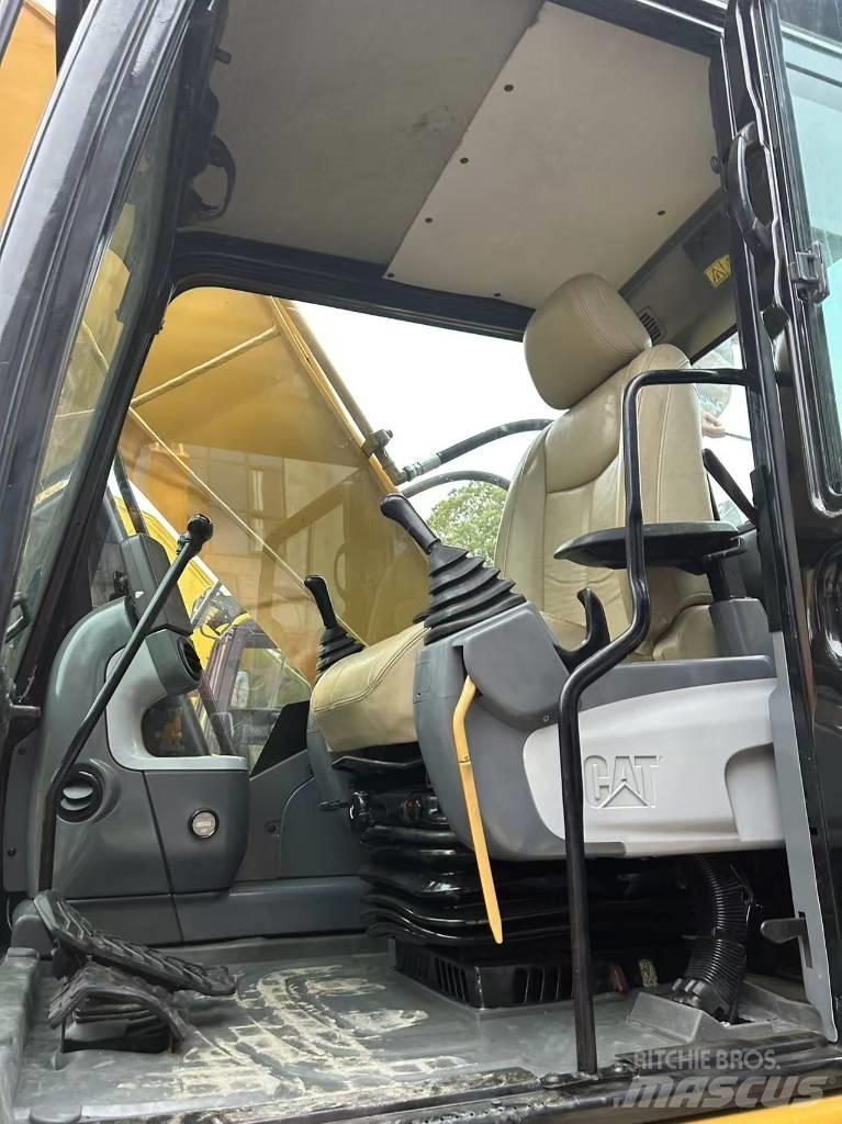 CAT 320 D 대형 굴삭기 29톤 이상