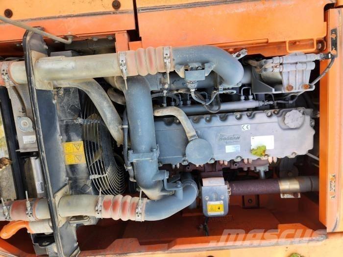 Doosan DX 140 W  휠 굴삭기