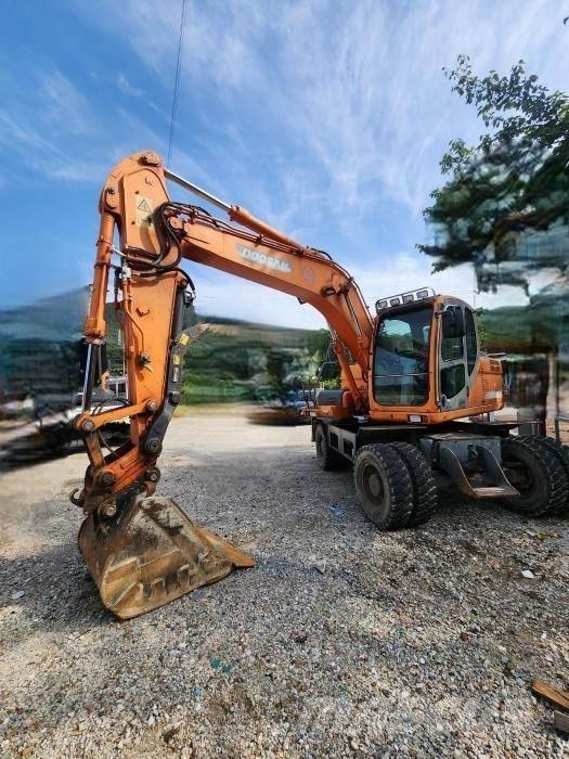 Doosan DX 140 W  휠 굴삭기