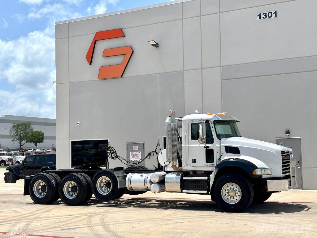 Mack Granite GU 813 트랙터 유닛