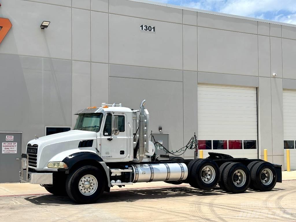 Mack Granite GU 813 트랙터 유닛