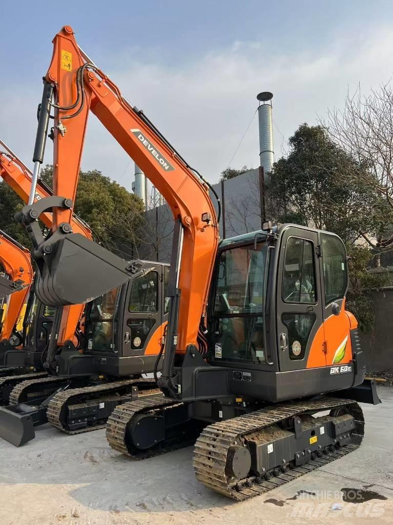 Develon DX 60 E-10 N 소형 굴삭기 7톤 미만