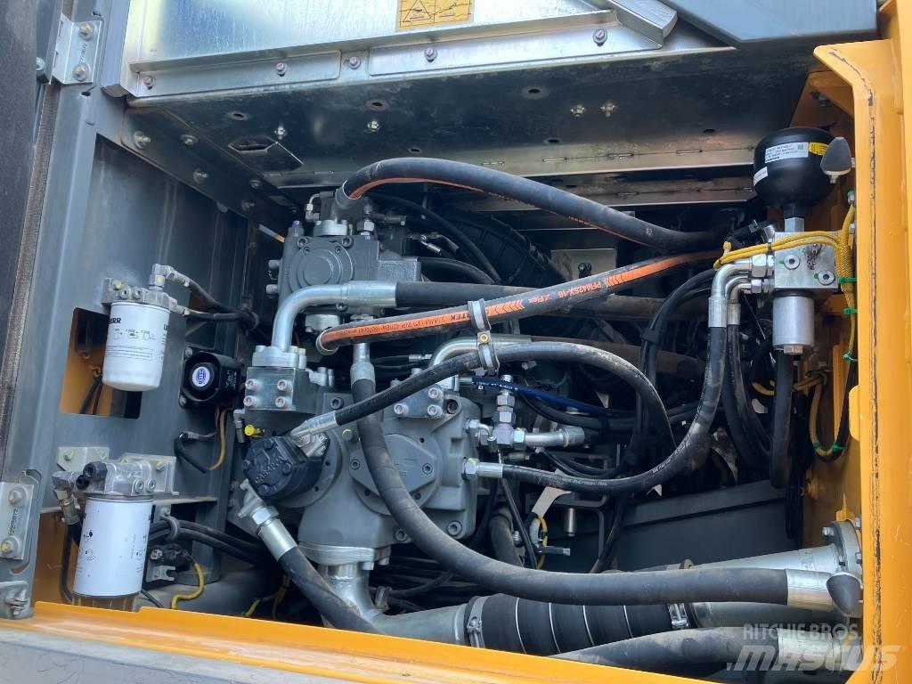Liebherr R 945 대형 굴삭기 29톤 이상