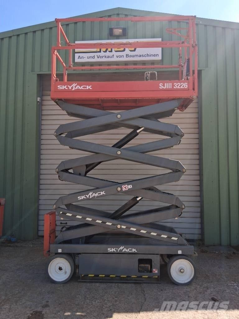 SkyJack SJ III 3226 가위형 리프트