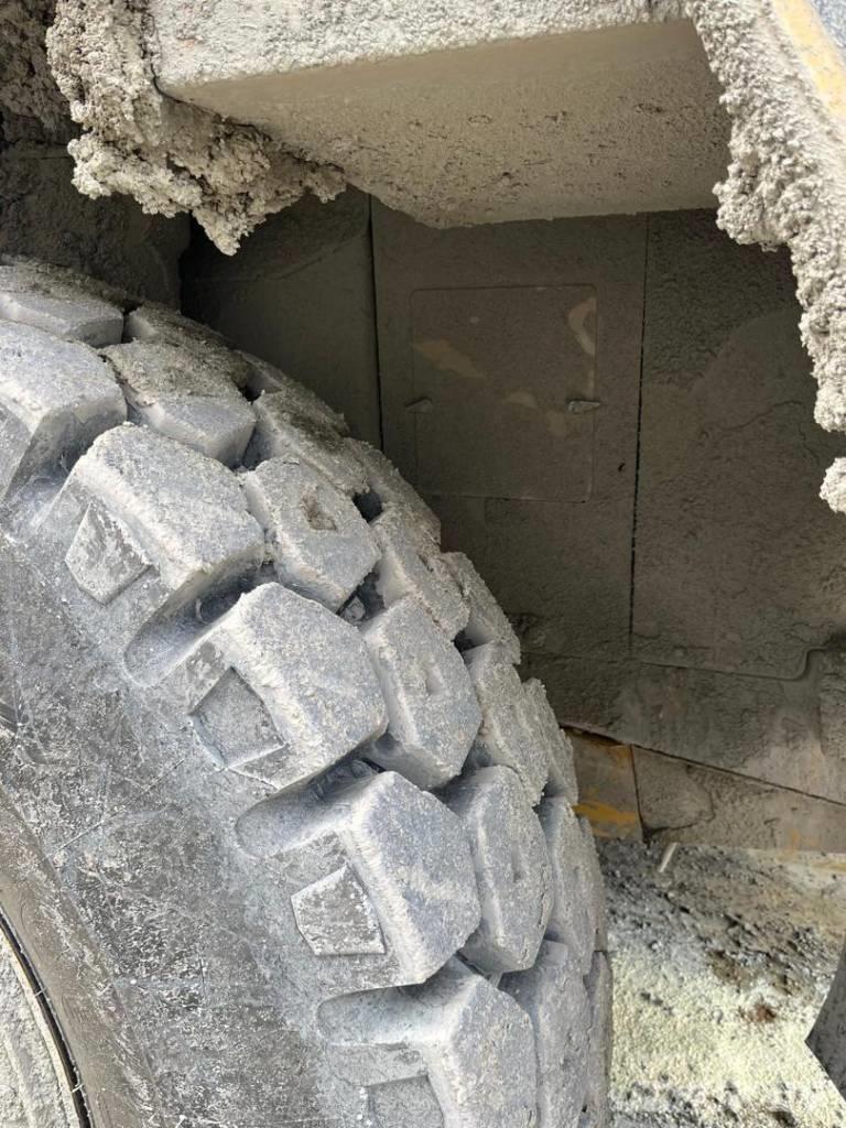 CAT 771D 초대형 덤프 트럭