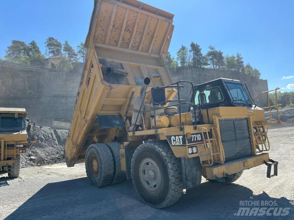 CAT 771D 초대형 덤프 트럭