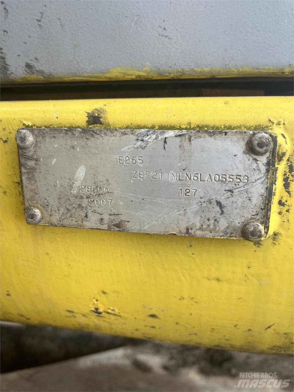New Holland E 265 B 대형 굴삭기 29톤 이상