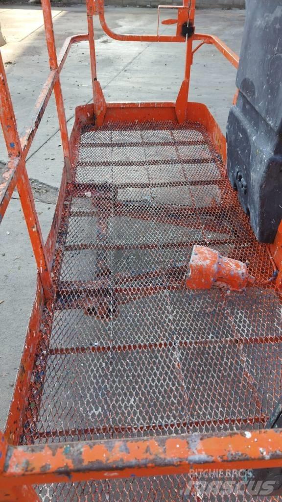 JLG 860 SJ 견인식 전동이동 리프트