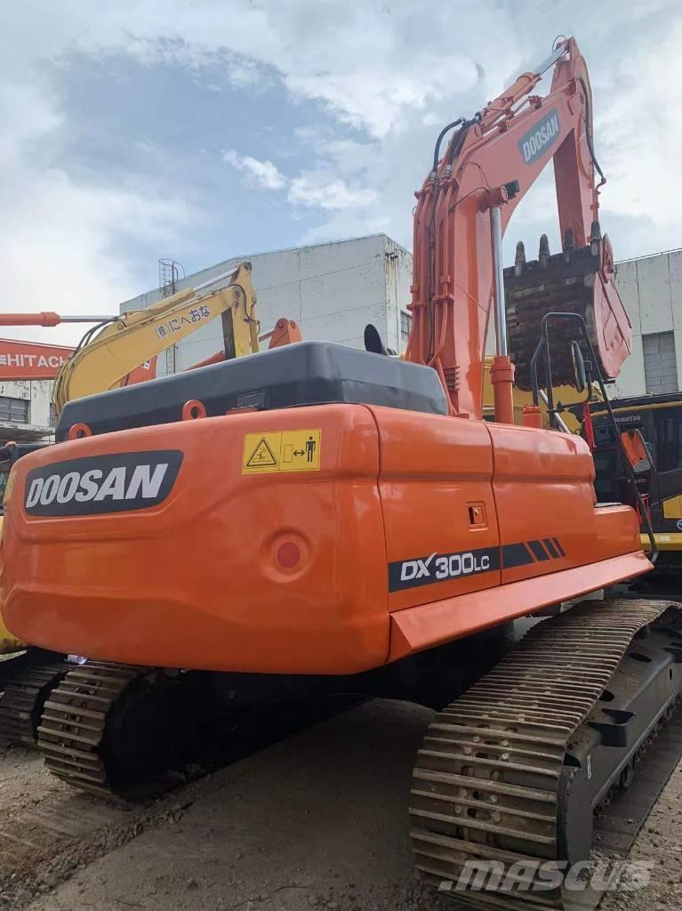 Doosan DX 300 대형 굴삭기 29톤 이상