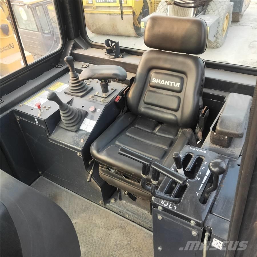 Shantui SD22 크롤러 도저
