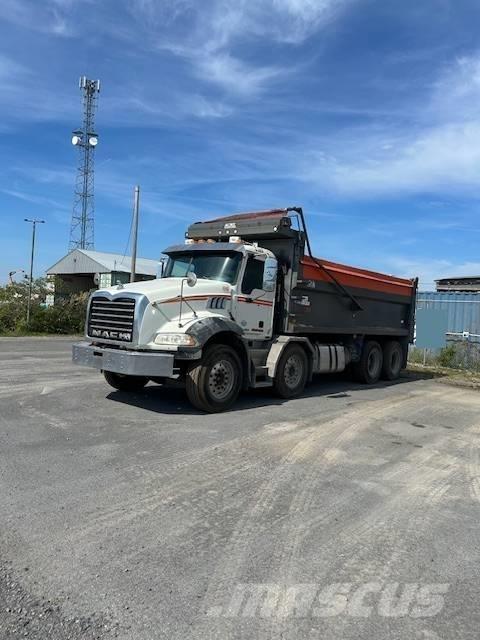 Mack GU813 덤프 트럭