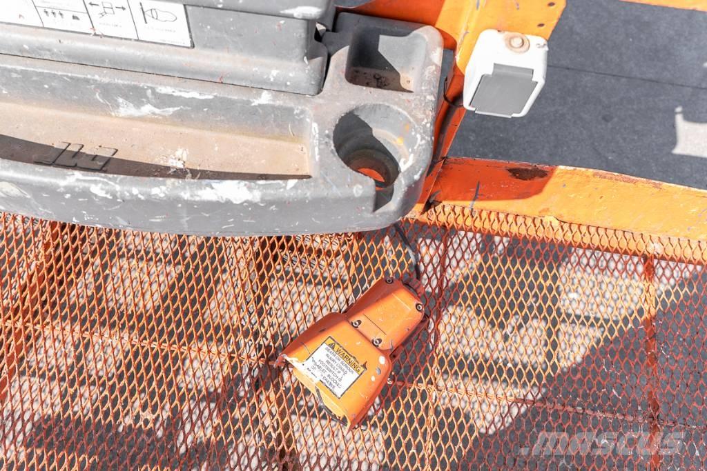 JLG 1500 SJ 견인식 전동이동 리프트