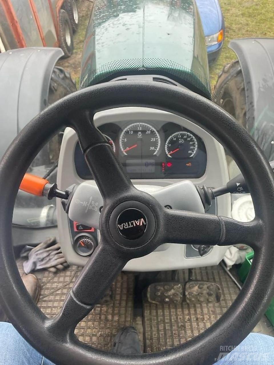 Valtra T 174 E 트랙터