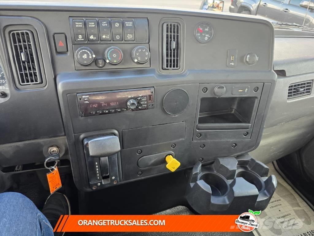 International MV607 플랫베드/드롭사이드 트럭