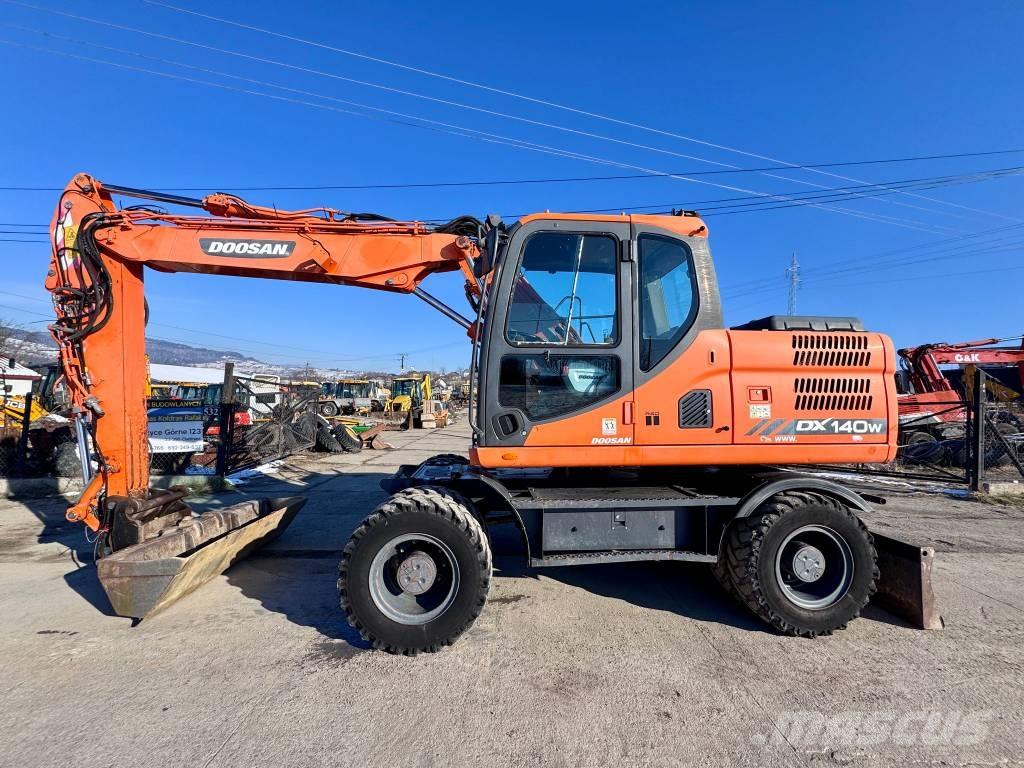Doosan DX 140 W-3  휠 굴삭기