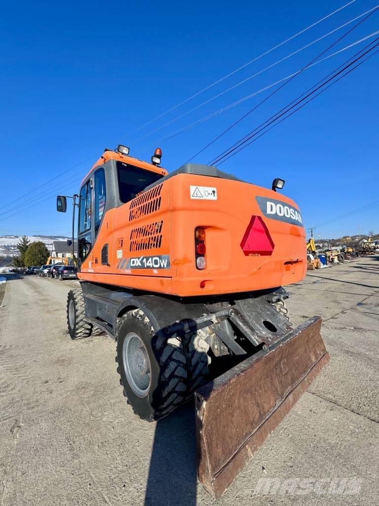 Doosan DX 140 W-3  휠 굴삭기