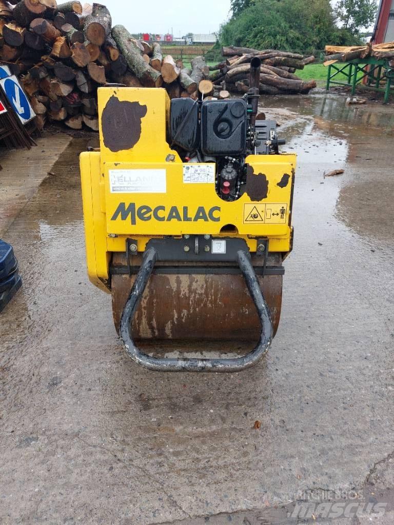 Mecalac MBR71 싱글 드럼 롤러