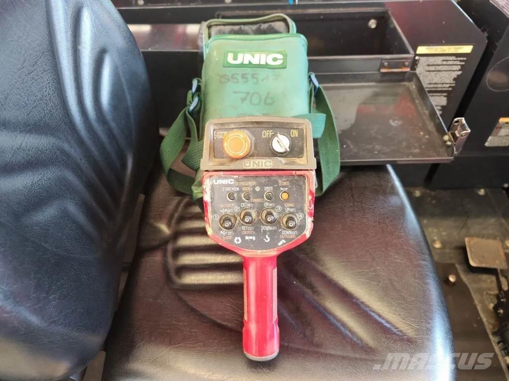 Unic URW 706 CDE 트랙 크레인