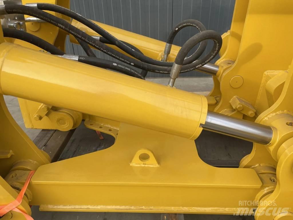 Komatsu D85 스크레퍼