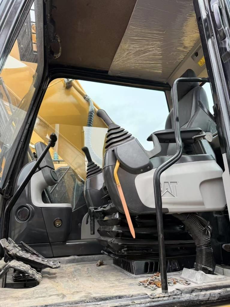 CAT 330 D L 대형 굴삭기 29톤 이상