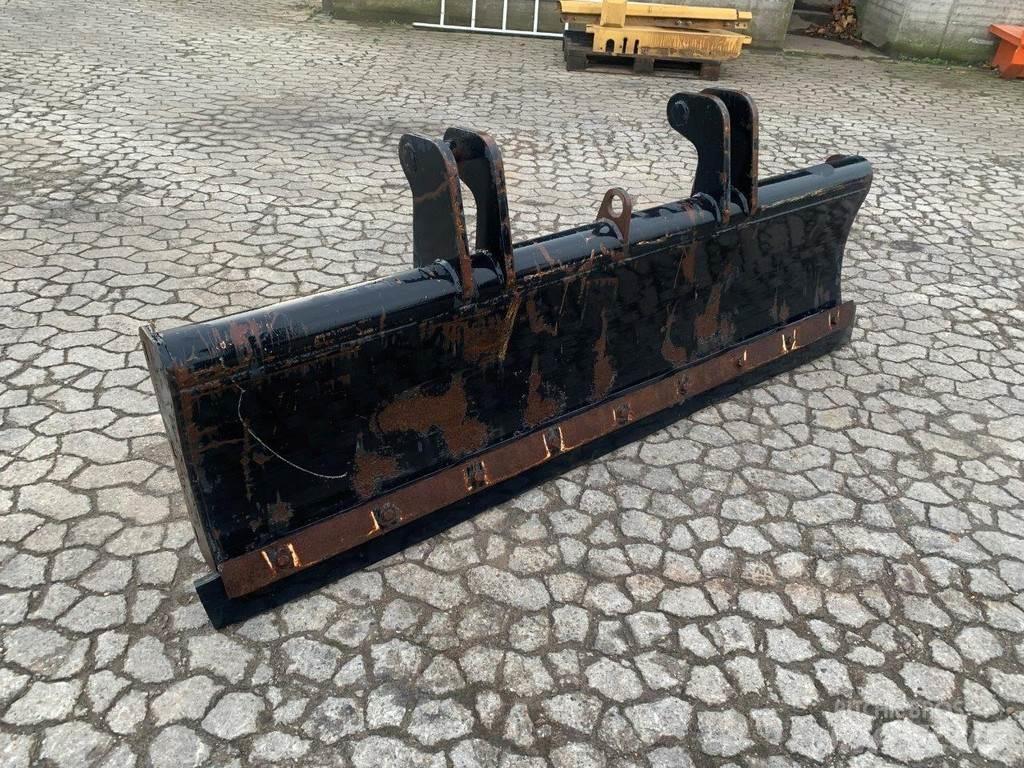 Terex  삽날