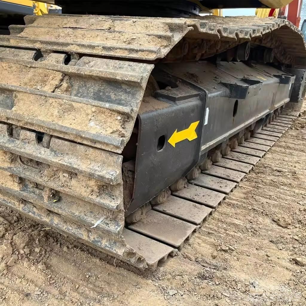 Komatsu PC 220 대형 굴삭기 29톤 이상