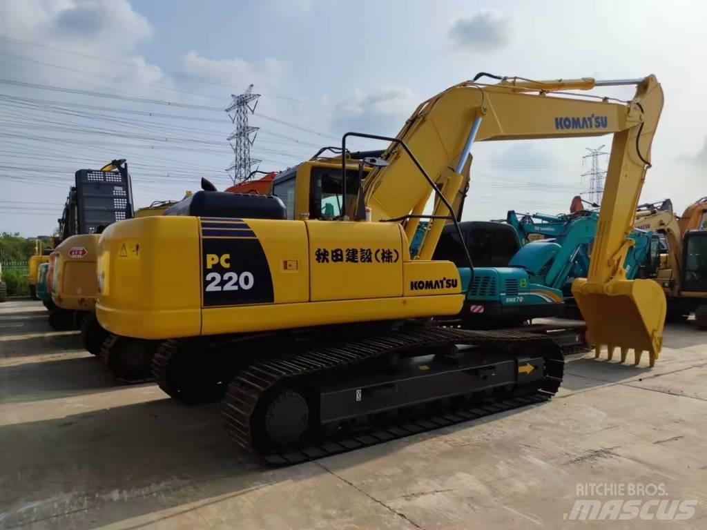 Komatsu PC 220 대형 굴삭기 29톤 이상