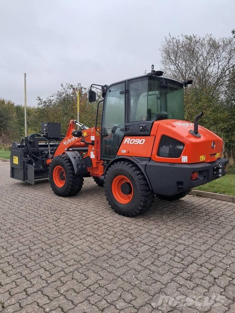 Kubota R 090  휠로우더