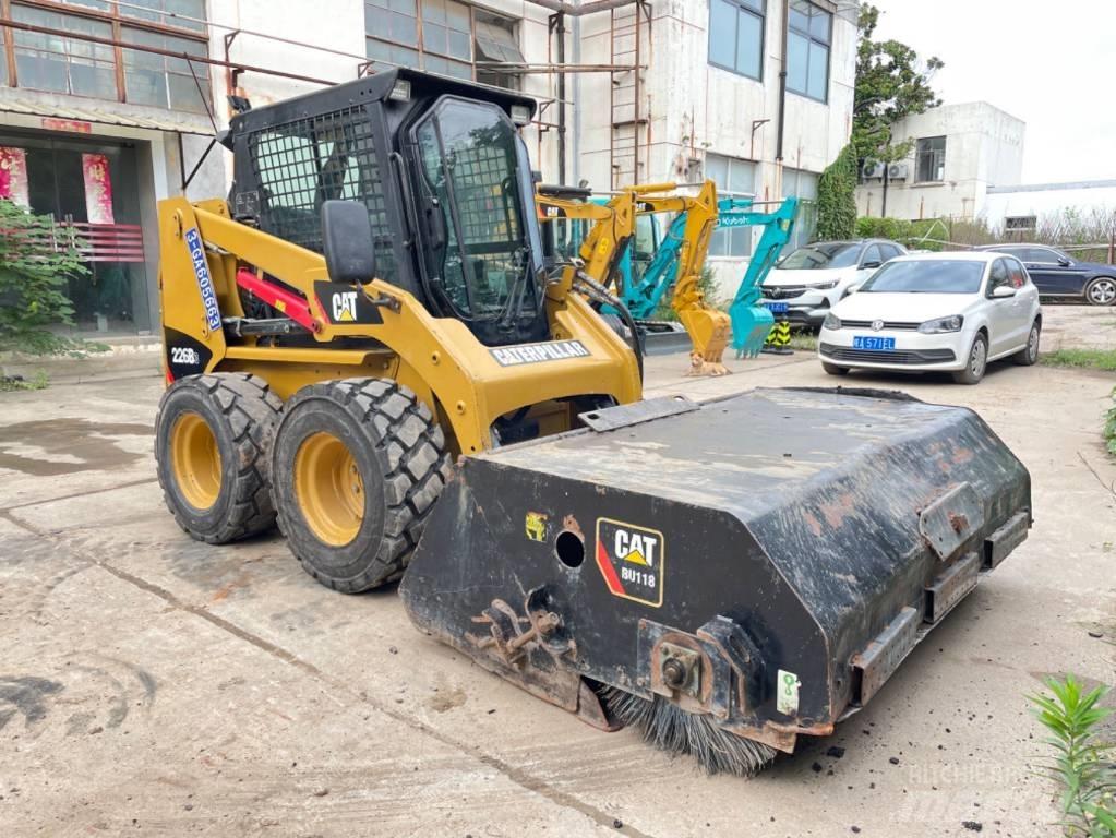 CAT 226B  스키드로더