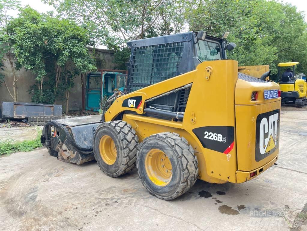 CAT 226B  스키드로더