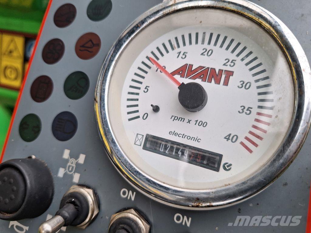 Avant 735 TDL 특수 굴삭기