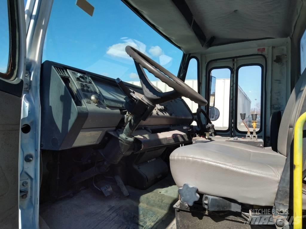Freightliner FL80 폐기물 수거 트럭