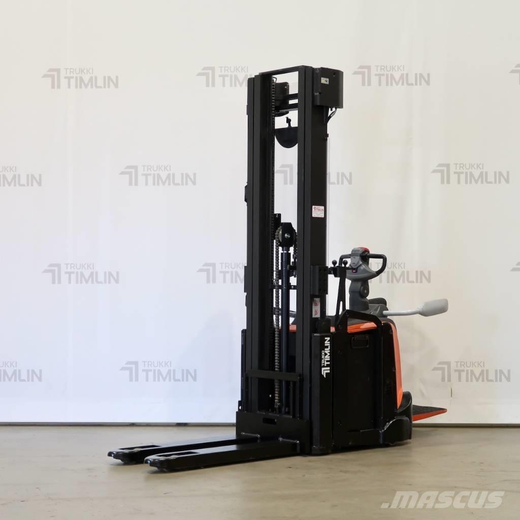 Toyota SPE160L 보행식 리치 지게차