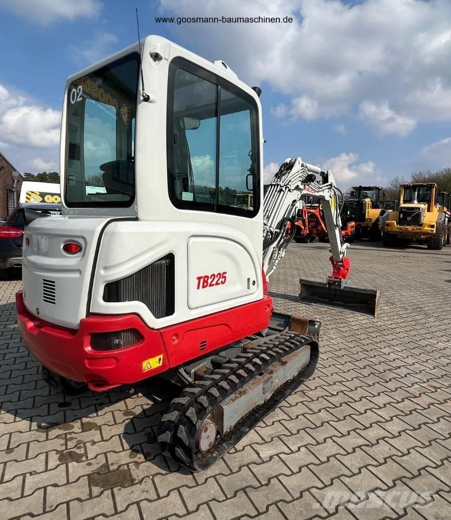 Takeuchi TB 225 소형 굴삭기 7톤 미만