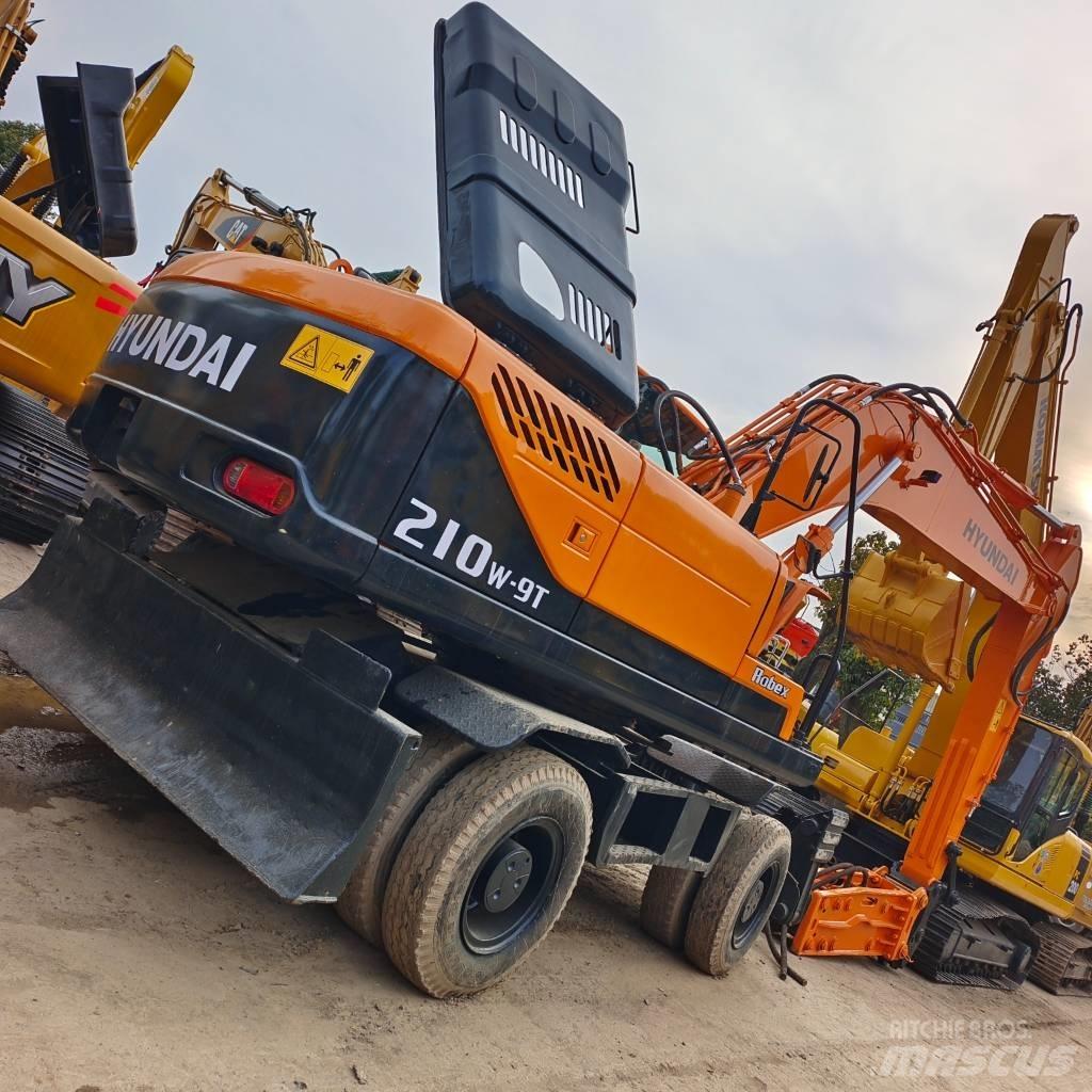 Hyundai 210W-9  휠 굴삭기