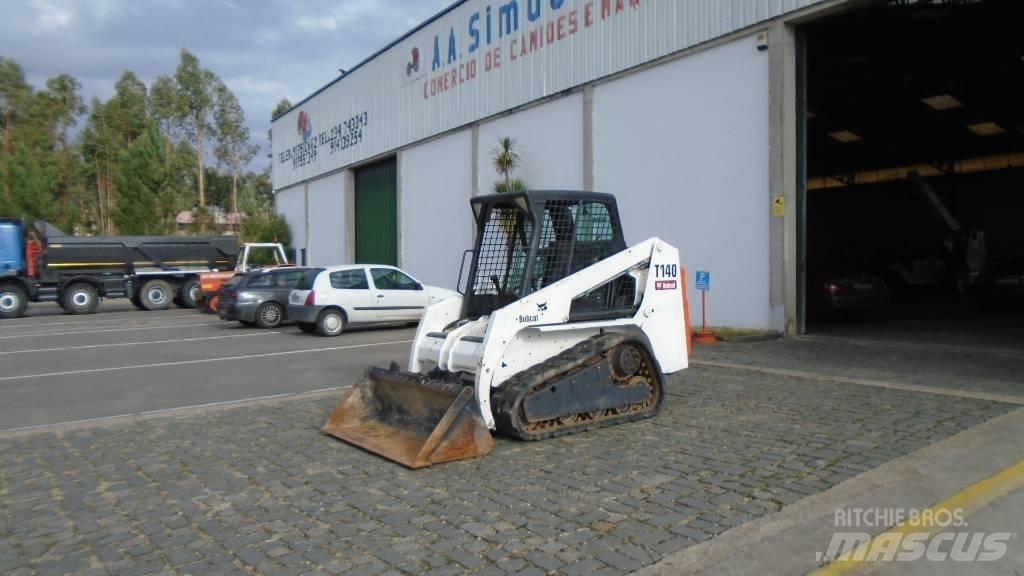 Bobcat T 140  스키드로더