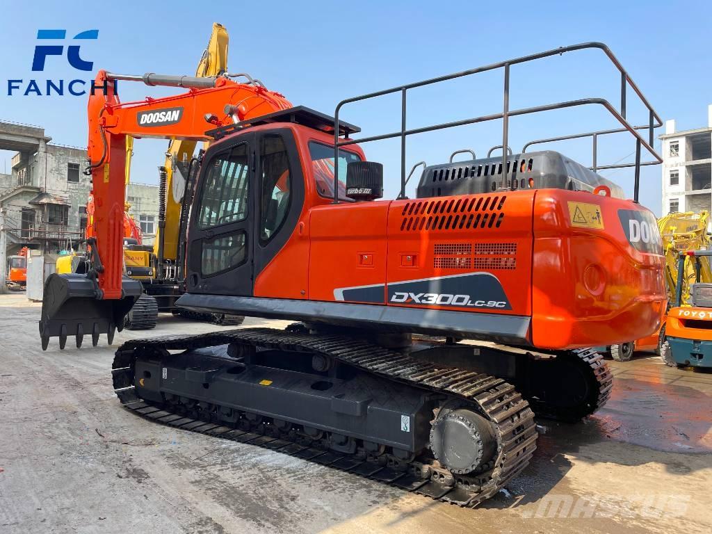Doosan DX 300LC-9C 대형 굴삭기 29톤 이상