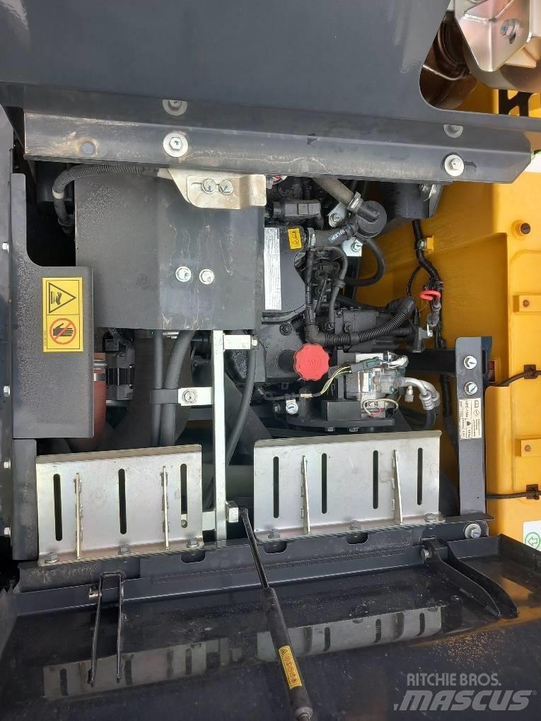 Komatsu PW160-11E0  휠 굴삭기