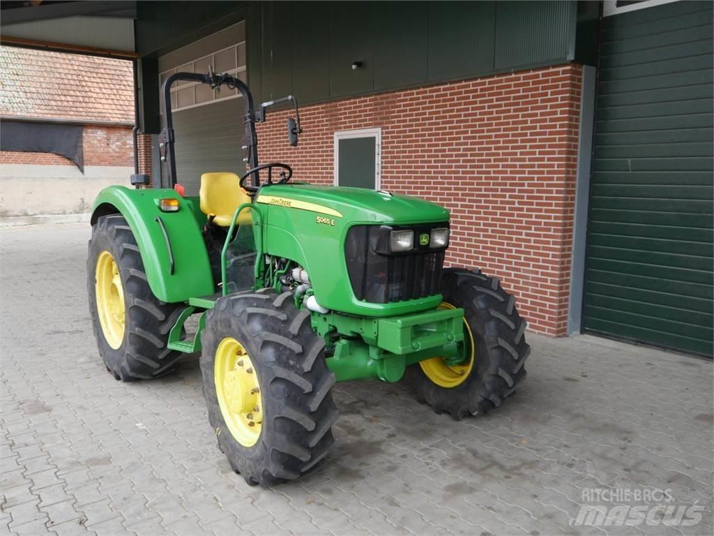 John Deere 5065E 트랙터