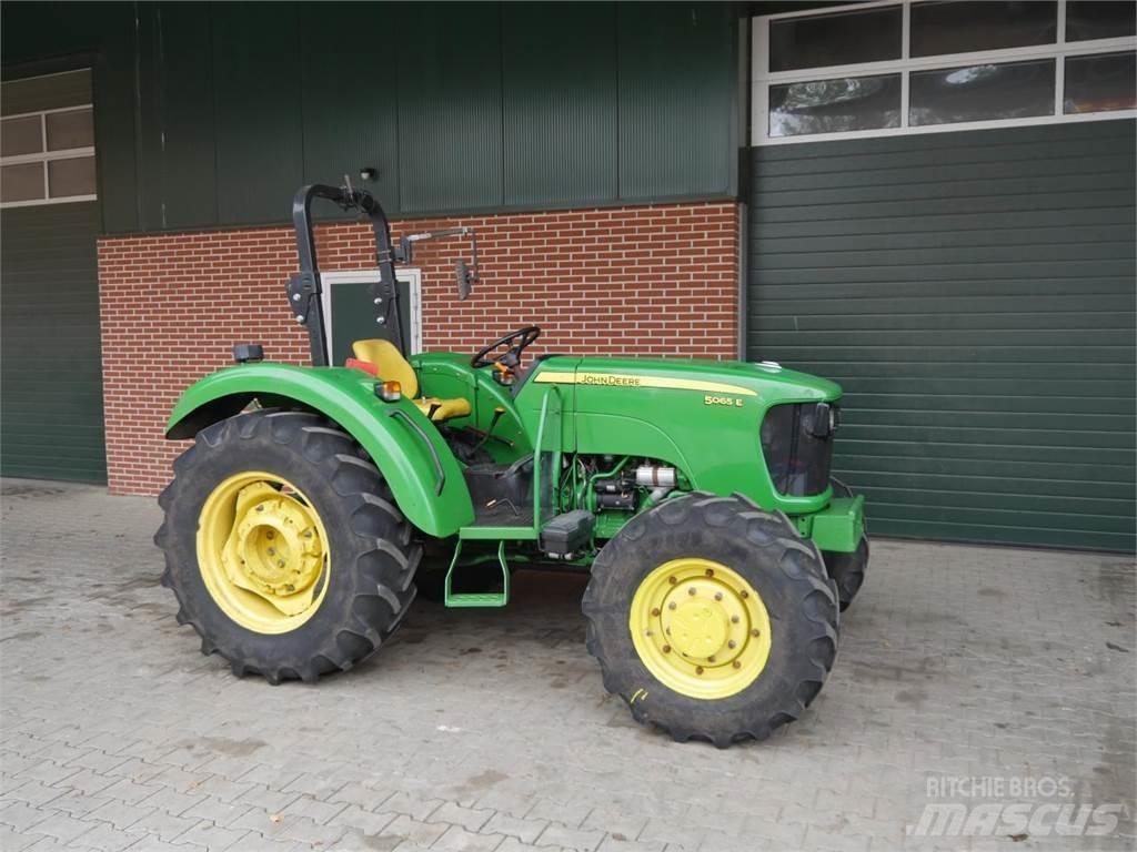 John Deere 5065E 트랙터