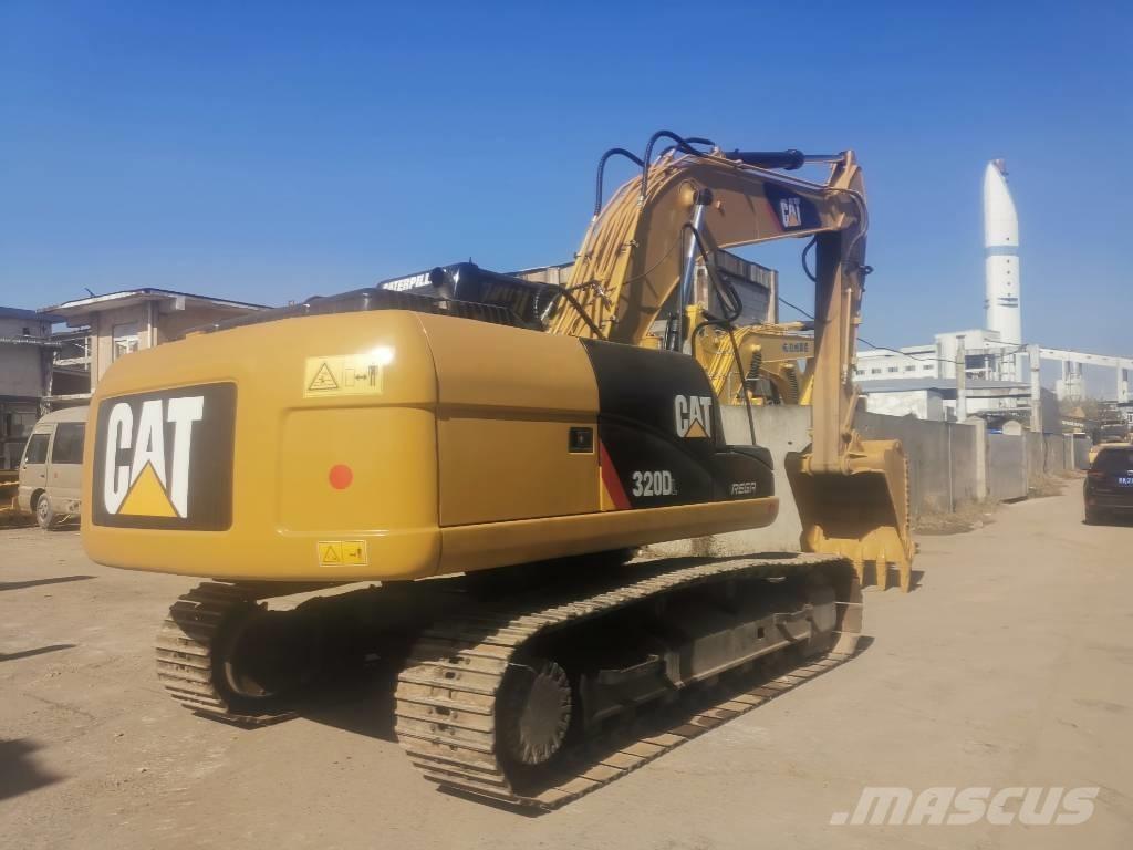 CAT 320 D 대형 굴삭기 29톤 이상