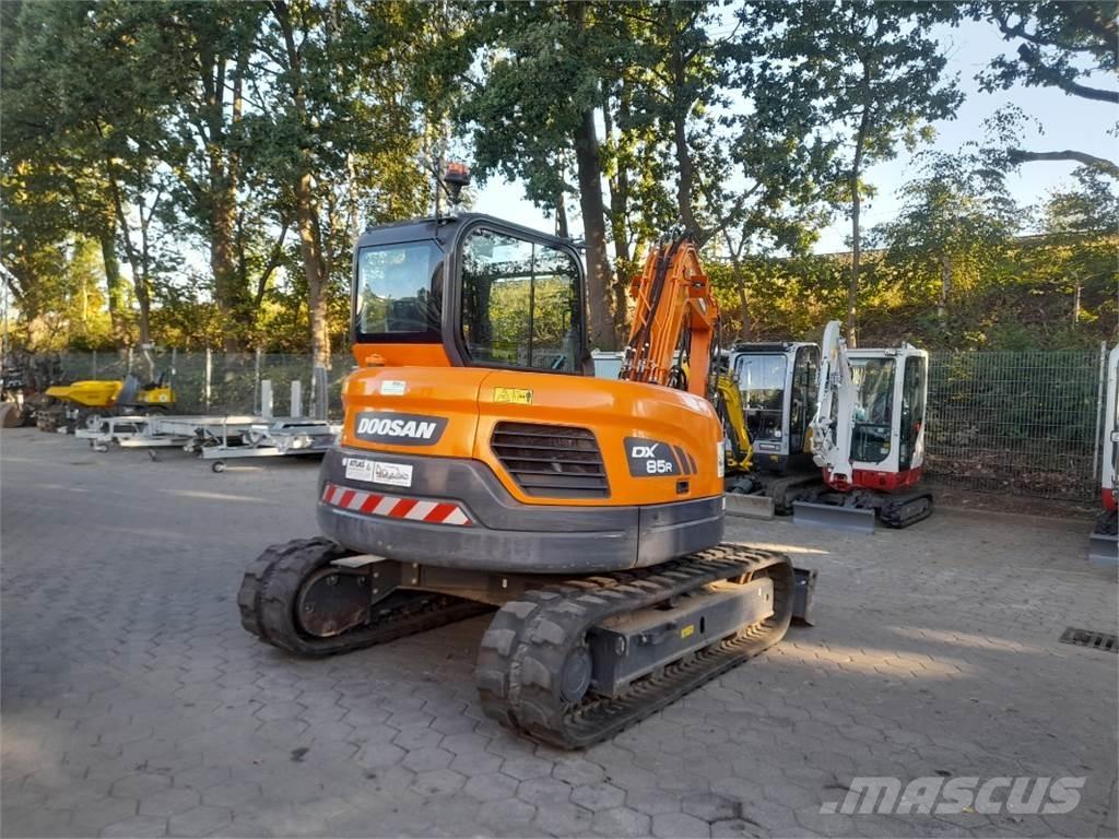 Doosan DX85R-3 중형굴삭기 7톤-28톤