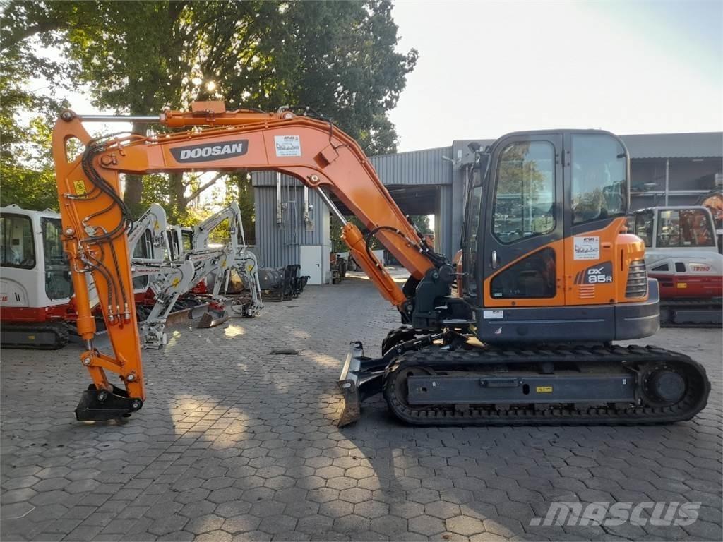 Doosan DX85R-3 중형굴삭기 7톤-28톤