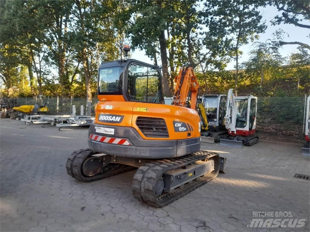 Doosan DX85R-3 중형굴삭기 7톤-28톤