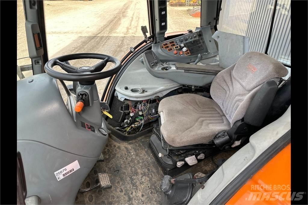 Valtra N142 트랙터