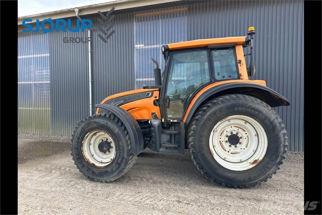 Valtra N142 트랙터