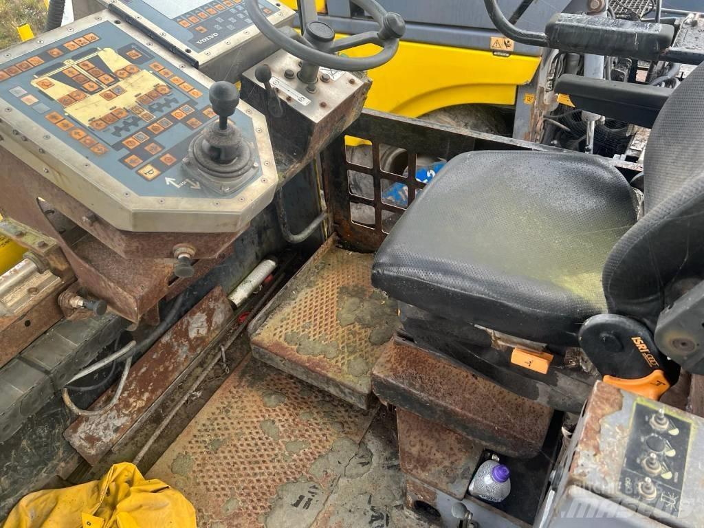 Titan 6870 Paver 아스팔트 포장장비