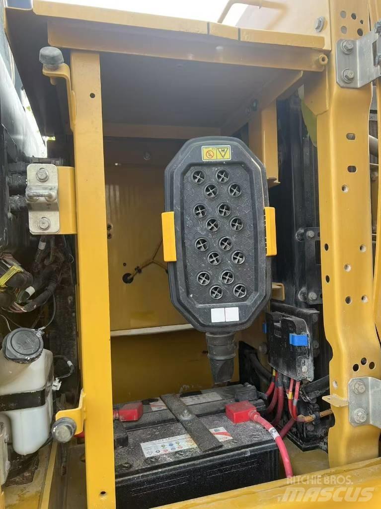 CAT 320 GC 대형 굴삭기 29톤 이상