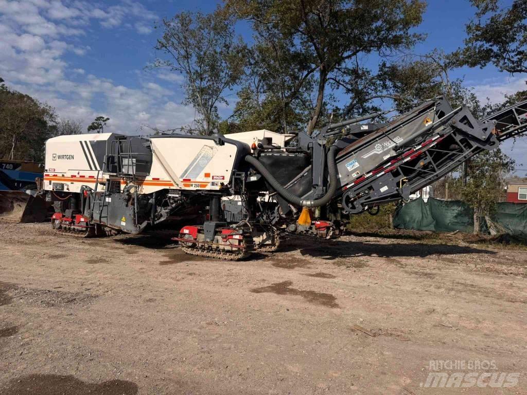 Wirtgen W250 아스팔트 콜드 밀링 기계